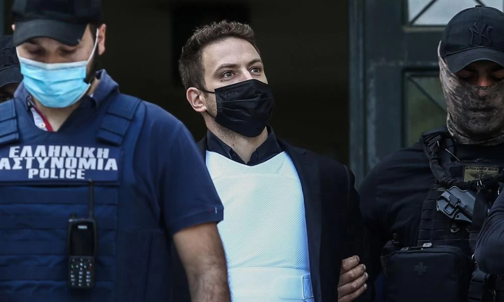 Γλυκά Νερά: Ο 32χρονος πιλότος θέλει να μείνει η κόρη του στην οικογένεια
